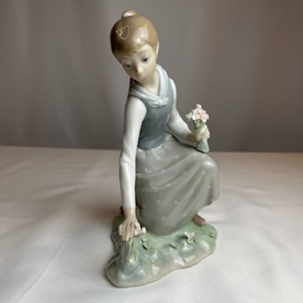 Lladro | Girl Gathering Flowers | Rare Vintage Home Decor Art Keepsake Gift